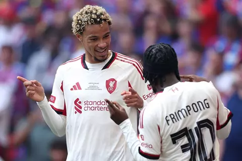 بطريقة مباغتة.. فريمبونج يعزز تقدم ليفربول في صراع الدرع الخيرية